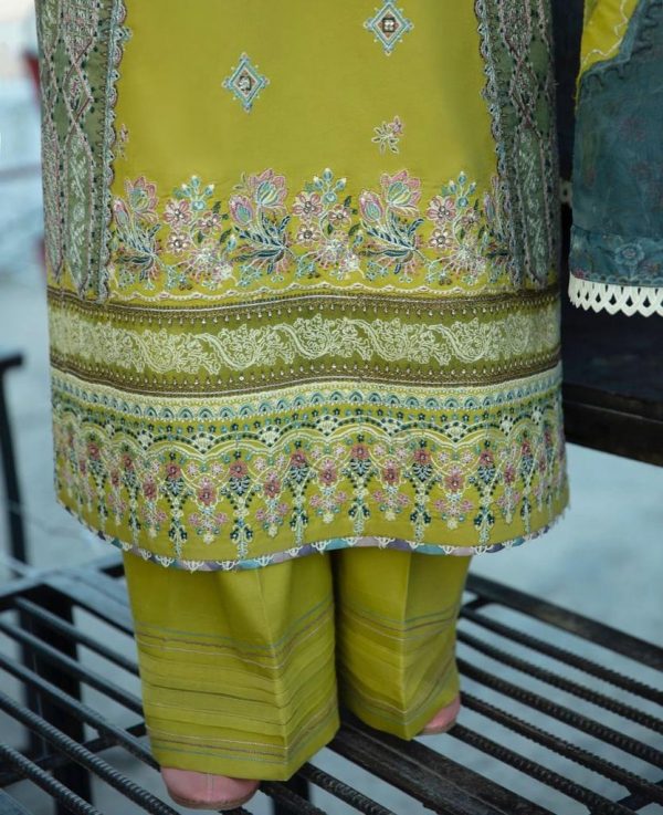 ZUNAIRAH FABS 2022 PAKISTANI SUITS IN LOWEST PRICE