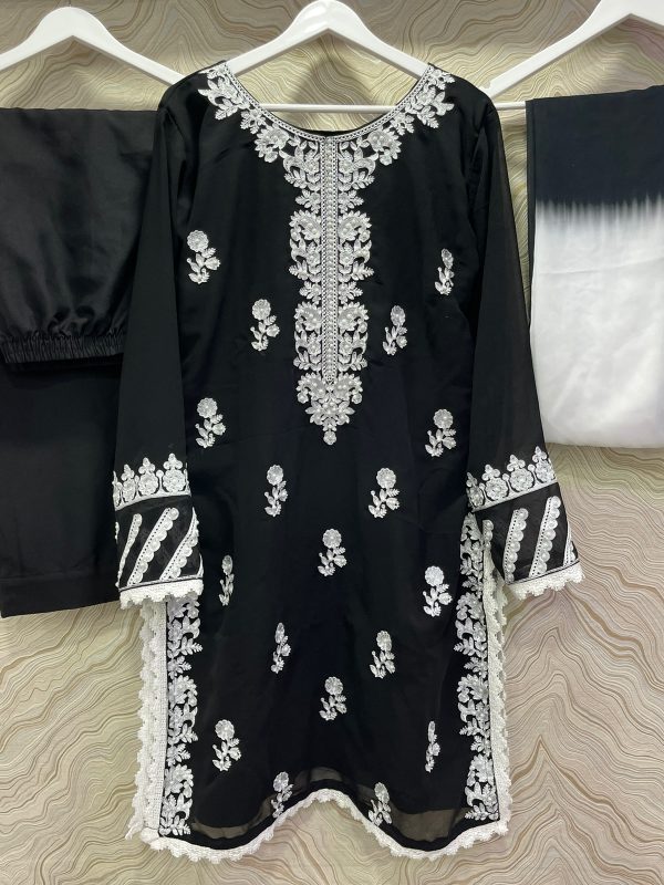 Pakistani Dress Material In Dubai - SareesWala.com