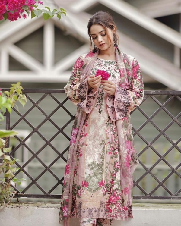 SHREE FABS 2426 QUEEN COURT PAKISTANI SUITS IN INDIA