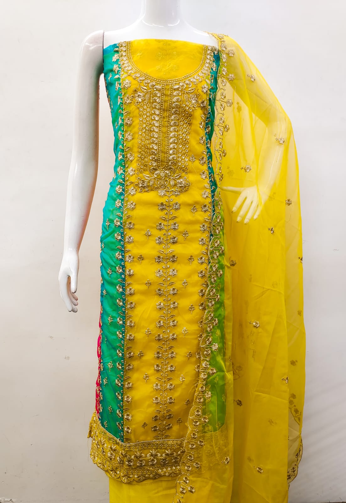 Beautiful Georgette Saree With embroidery Work Border. – Royskart